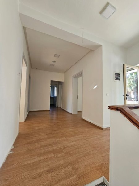 Tirane, jepet me qera zyre Kati 2, 150 m² 1.500 € (Rruga Mihal Popi)