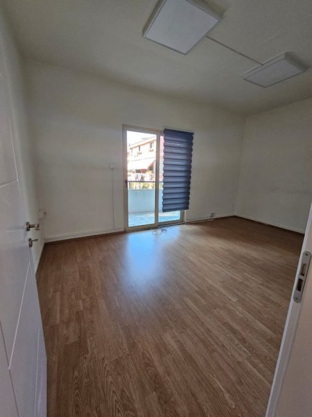 Tirane, jepet me qera zyre Kati 2, 150 m² 1.500 € (Rruga Mihal Popi)