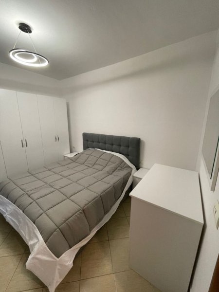 Tirane, jepet me qera apartament 1+1+Ballkon Kati 4, 70 m² 550 € (Rruga Isa Boletini)