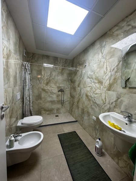 Tirane, jepet me qera apartament 2+1+Ballkon Kati 6, 96 m² 700 € (Don Bosko)