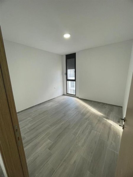 Tirane, jepet me qera apartament 3+1+Ballkon Kati 3, 120 m² 460 € (5 Maji)