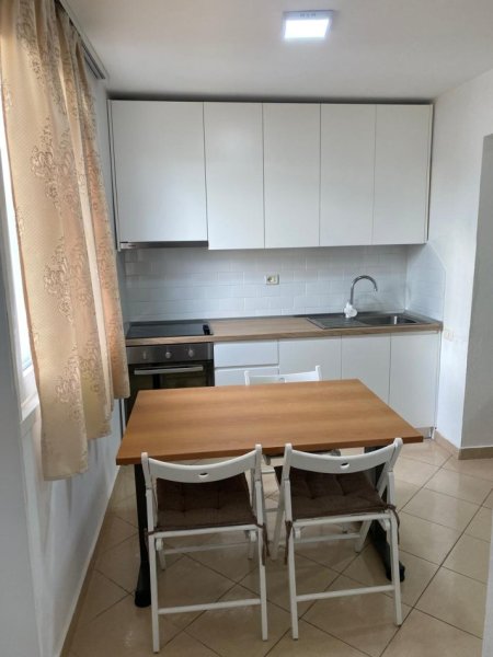 Tirane, jepet me qera apartament 2+1 Kati 3, 76 m² 430 € (Rruga Kongresi Manastirit)