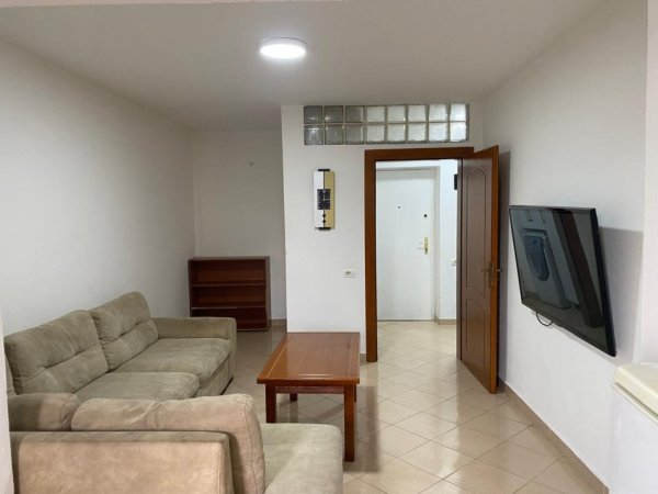 Tirane, jepet me qera apartament 2+1 Kati 3, 76 m² 430 € (Rruga Kongresi Manastirit)