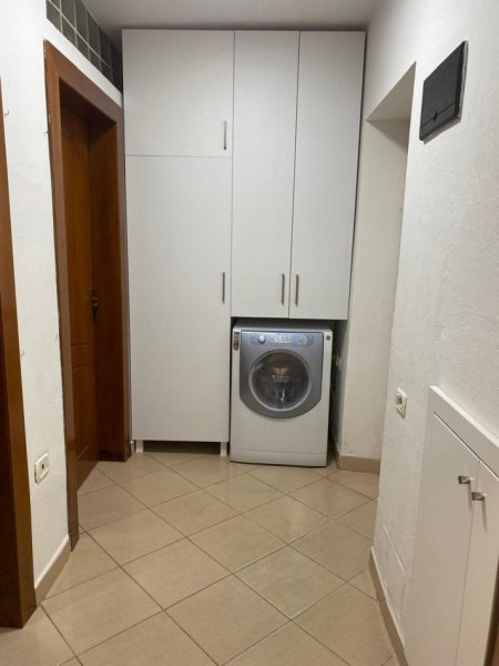 Tirane, jepet me qera apartament 2+1 Kati 3, 76 m² 430 € (Rruga Kongresi Manastirit)