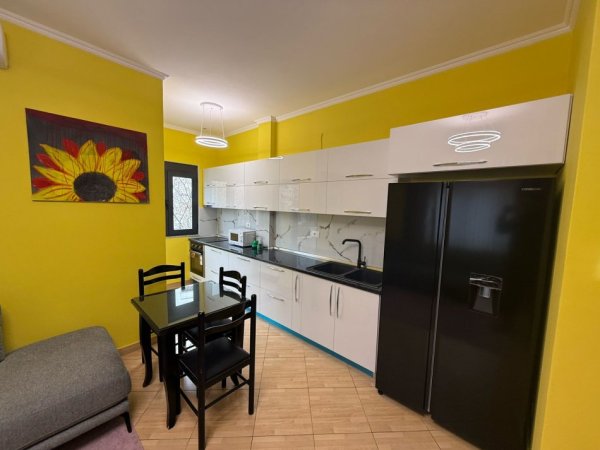 Tirane, jepet me qera apartament 2+1+Ballkon Kati 2, 95 m² 600 € (Don Bosko)