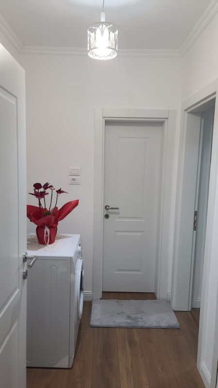 Tirane, jepet me qera apartament 3+1 Kati 3, 81 m² 700 € (Rruga Dervish Hekali)