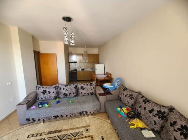 Tirane, jepet me qera apartament 1+1+Ballkon Kati 7, 50 m² 400 € (Rruga Aleksander Moisiu)