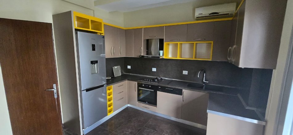 Tirane, jepet me qera Vile 3+1+Ballkon , 266 m² 1.350 € (Rruga Jordan Misja)