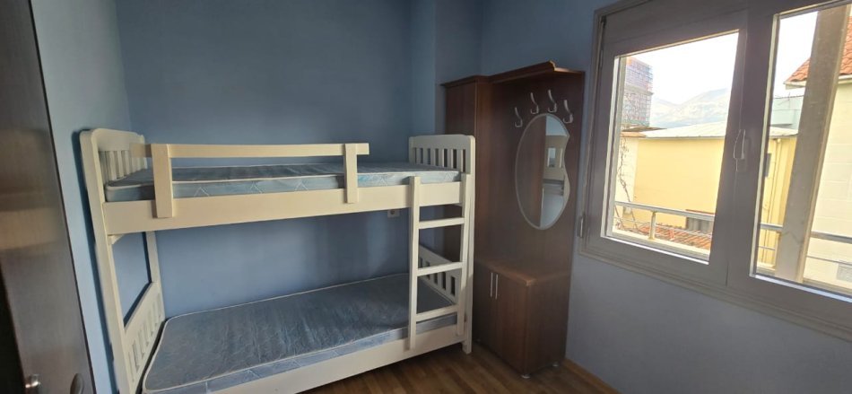 Tirane, jepet me qera Vile 3+1+Ballkon , 266 m² 1.350 € (Rruga Jordan Misja)