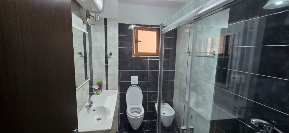 Tirane, jepet me qera Vile 3+1+Ballkon , 266 m² 1.350 € (Rruga Jordan Misja)
