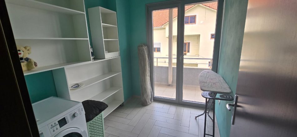 Tirane, jepet me qera Vile 3+1+Ballkon , 266 m² 1.350 € (Rruga Jordan Misja)