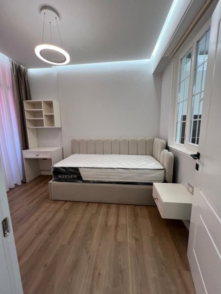 Tirane, jepet me qera apartament 2+1+Ballkon Kati 5, 77 m² 900 € (Rruga Saraceve)