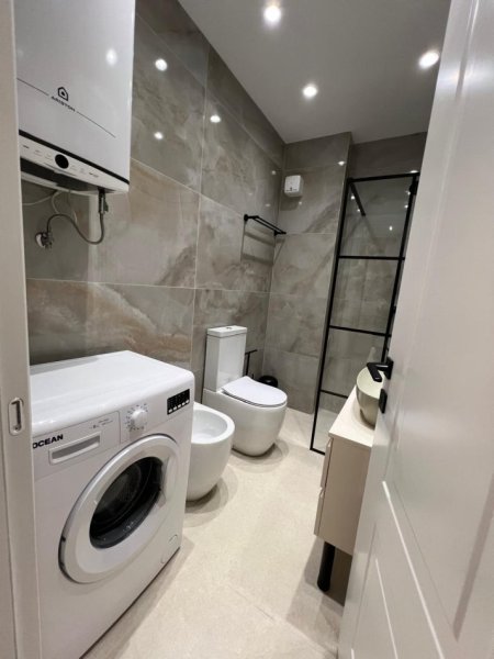 Tirane, jepet me qera apartament 2+1+Ballkon Kati 5, 77 m² 900 € (Rruga Saraceve)