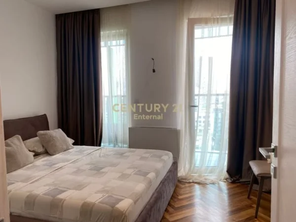 Tirane, jepet me qera apartament 2+1 Kati 13, 120 m² 2.100 € 