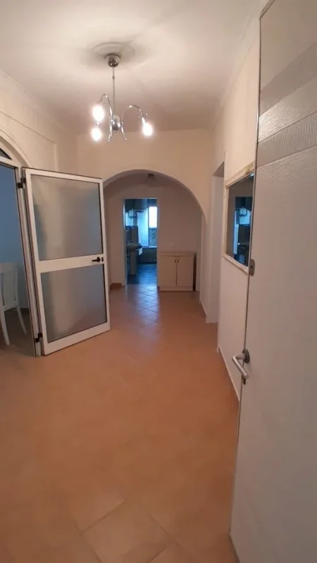 Tirane, jepet me qera apartament 3+1+Aneks+Ballkon Kati 3, 135 m² 600 € (Stadiumi Dinamo)