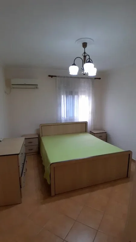 Tirane, jepet me qera apartament 3+1+Aneks+Ballkon Kati 3, 135 m² 600 € (Stadiumi Dinamo)