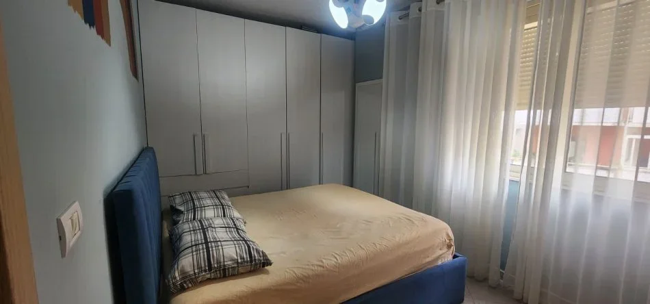 Tirane, shitet apartament 2+1+Ballkon Kati 3, 101 m² 135.000 € (tek Fresku)