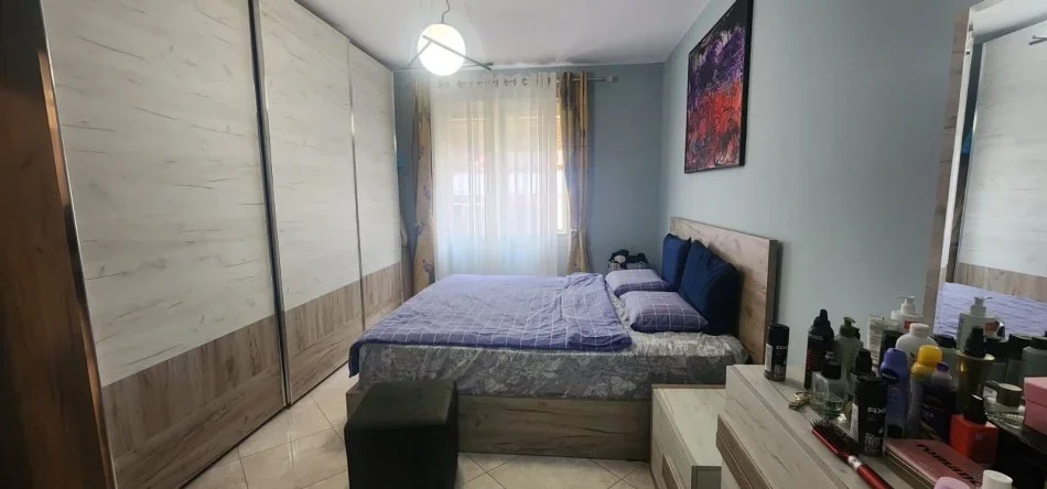 Tirane, shitet apartament 2+1+Ballkon Kati 3, 101 m² 135.000 € (tek Fresku)