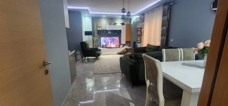 Tirane, shitet apartament 2+1+Ballkon Kati 3, 101 m² 135.000 € (tek Fresku)