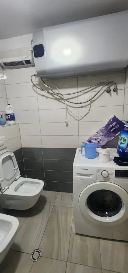 Tirane, shitet apartament 2+1+Ballkon Kati 3, 101 m² 135.000 € (tek Fresku)