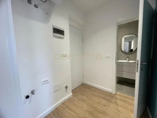 Tirane, shitet apartament 1+1 Kati 5, 28 m² 89.000 € 