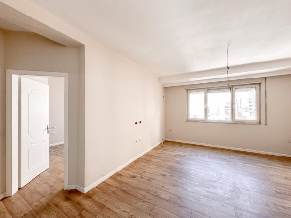 Tirane, jepet me qera apartament 2+1 Kati 6, 80 m² 800 € (qender)