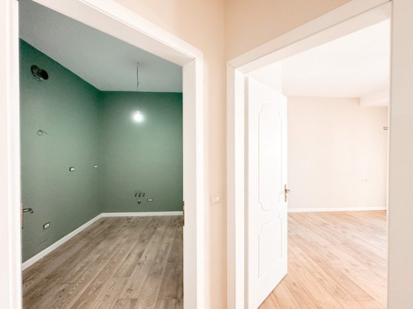 Tirane, jepet me qera apartament 2+1 Kati 6, 80 m² 800 € (qender)