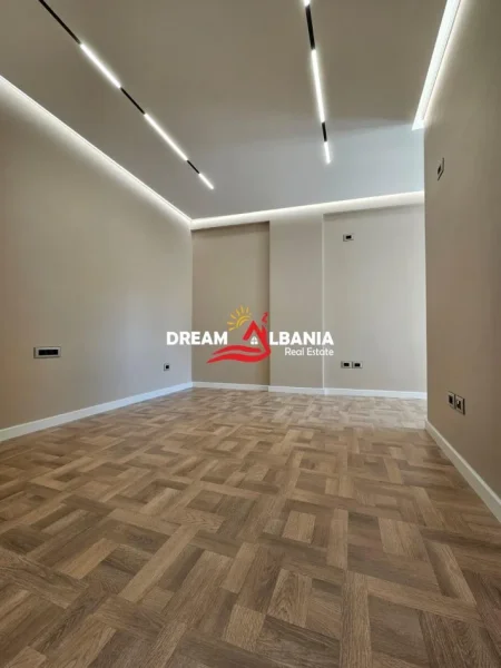 Tirane, jepet me qera zyre , 120 m² 1.800 € 