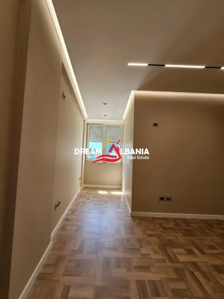 Tirane, jepet me qera zyre , 120 m² 1.800 € 
