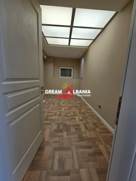 Tirane, jepet me qera zyre , 120 m² 1.800 € 