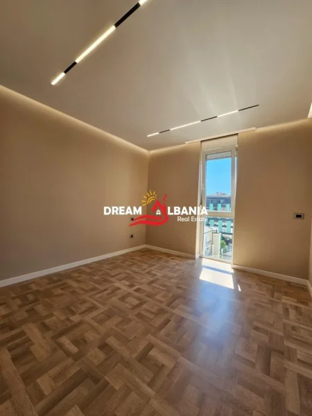 Tirane, jepet me qera zyre , 120 m² 1.800 € 