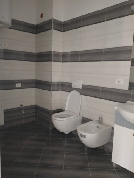 Tirane, shes apartament 2+1+Ballkon Kati 8, 95 m² (astir pas lokal artistit)
