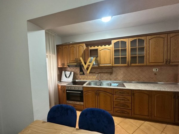 Tirane, jepet me qera shtepi 2+1+Ballkon Kati 1, 104 m² 550 € (RRUGA E KAVAJES)