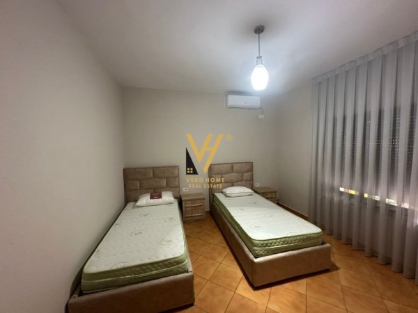 Tirane, jepet me qera shtepi 2+1+Ballkon Kati 1, 104 m² 550 € (RRUGA E KAVAJES)