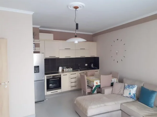 Tirane, jepet me qera apartament 1+1 Kati 5, 62 m² 35,000 leke (Kompleksi Mirson Rruga Kastriotet)