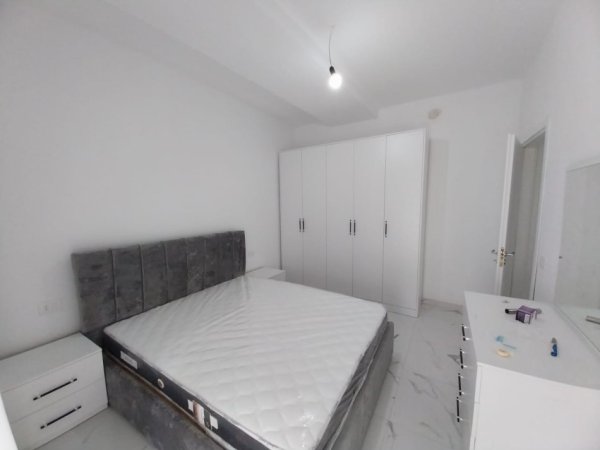 Tirane, jepet me qera apartament 2+1+Aneks+Ballkon Kati 2, 470 € (astir)