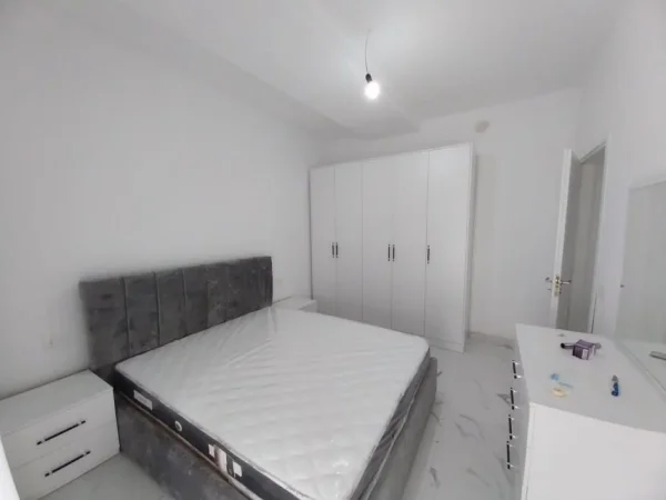 Tirane, jepet me qera apartament 2+1+Aneks+Ballkon Kati 2, 470 € (astir)