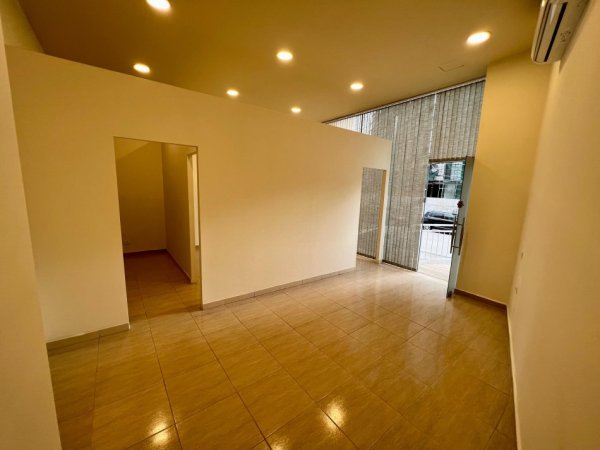 Tirane, jepet me qera ambjent biznesi Kati 0, 44 m² 600 € (Pran ish Ekspozites)