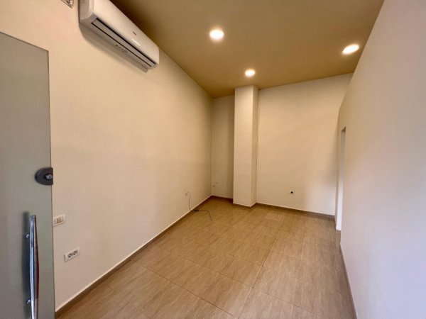 Tirane, jepet me qera ambjent biznesi Kati 0, 44 m² 600 € (Pran ish Ekspozites)
