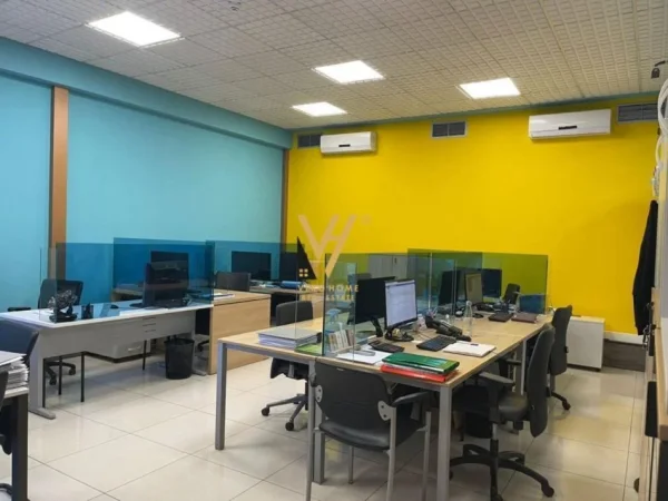 Tirane, jepet me qera zyre Kati 0, 300 m² 4.000 € (BLLOKU)