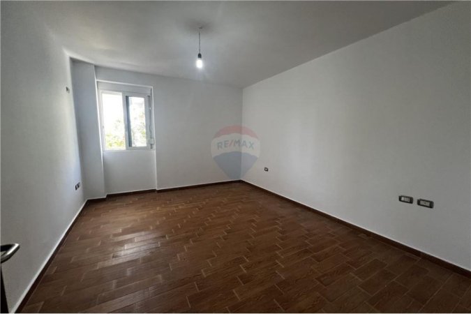 Vlore, shitet apartament 2+1+Ballkon Kati 2, 106 m² 189.000 € (Lungomare)