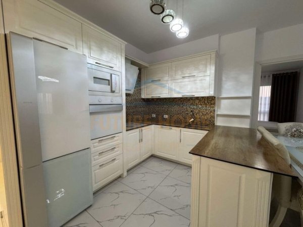 Tirane, shes apartament 2+1+Ballkon Kati 5, 88 m² 248.000 € (Zogu i Zi)