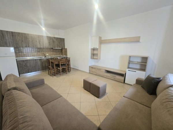 Tirane, jepet me qera apartament 1+1+Aneks+Ballkon Kati 5, 75 m² 550 € (stacioni i trenit)