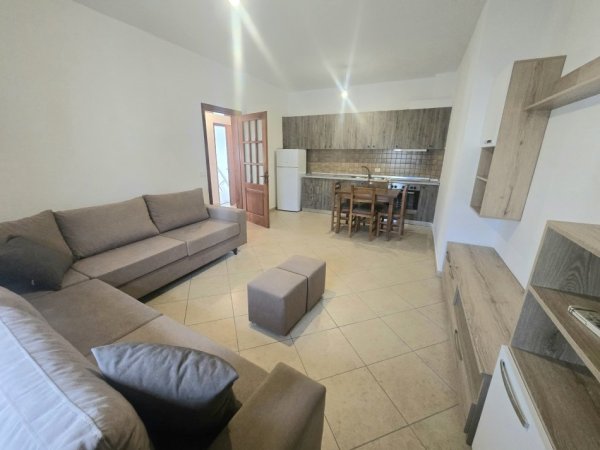 Tirane, jepet me qera apartament 1+1+Aneks+Ballkon Kati 5, 75 m² 550 € (5 maji)