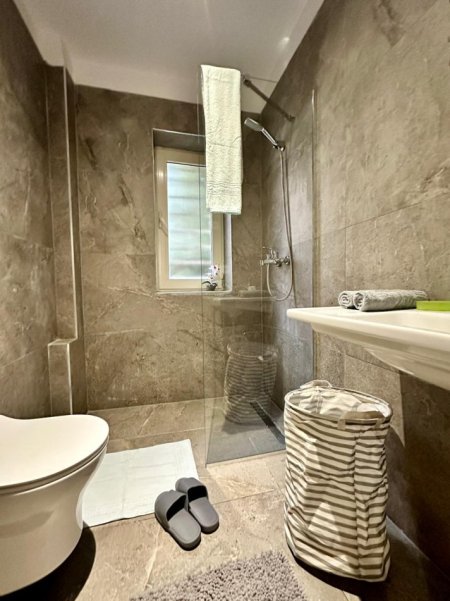 Tirane, jepet me qera 1+1 Kati 3, 550 € (rr. Sami Frasheri)