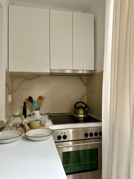 Tirane, jepet me qera 1+1 Kati 3, 550 € (rr. Sami Frasheri)