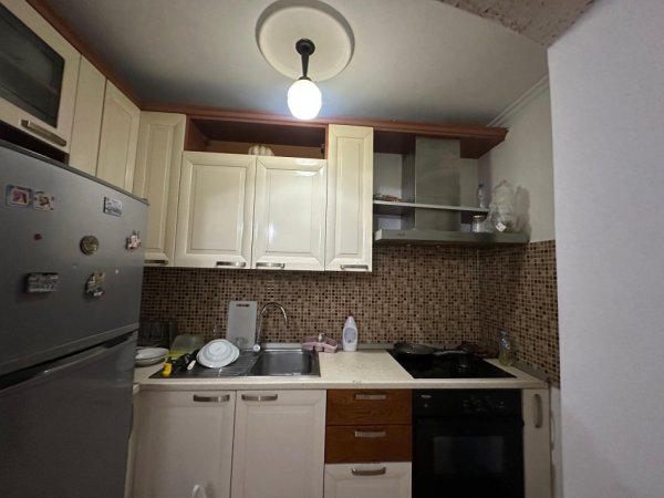 Tirane, jepet me qera apartament 3+1+Aneks Kati 2, 80 m² 500 € (xhamlliku)
