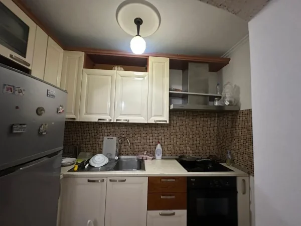 Tirane, jepet me qera apartament 3+1+Aneks Kati 2, 80 m² 500 € (xhamlliku)