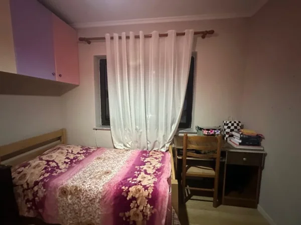 Tirane, jepet me qera apartament 3+1+Aneks Kati 2, 80 m² 500 € (xhamlliku)