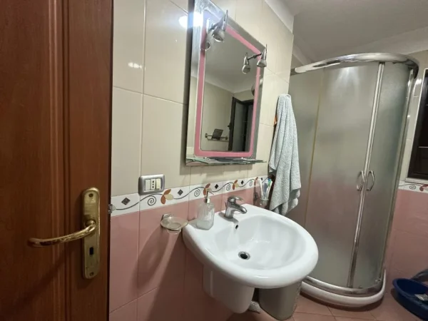 Tirane, jepet me qera apartament 3+1+Aneks Kati 2, 80 m² 500 € (xhamlliku)